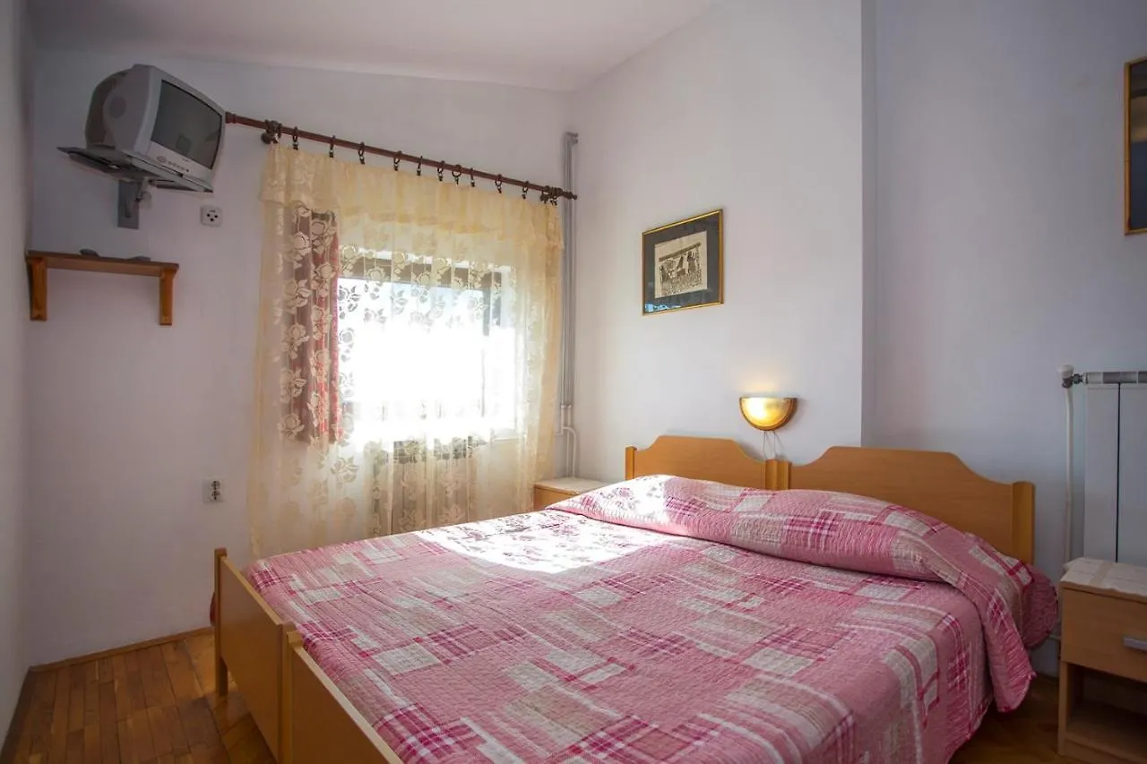 Apartments Jaksa 181 Pula