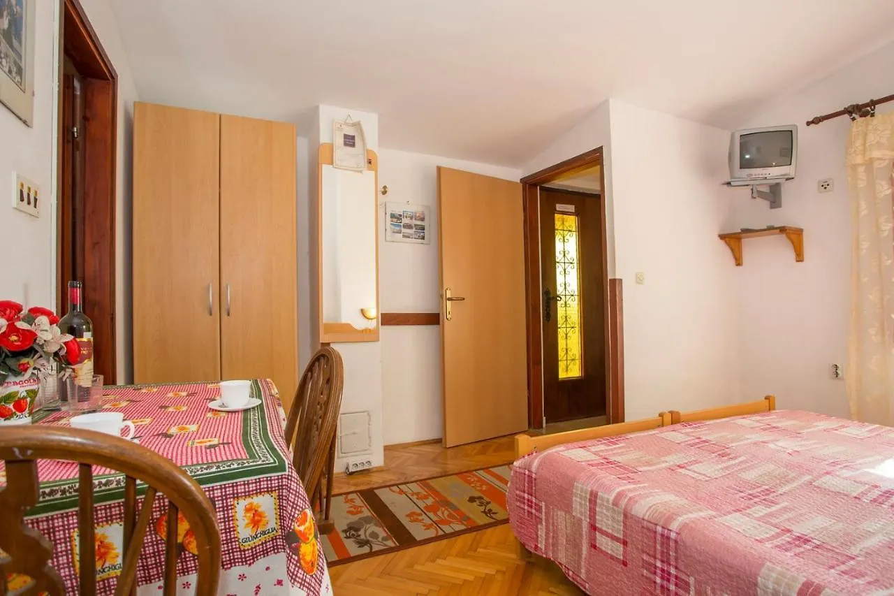 Apartments Jaksa 181 Pula 3*,