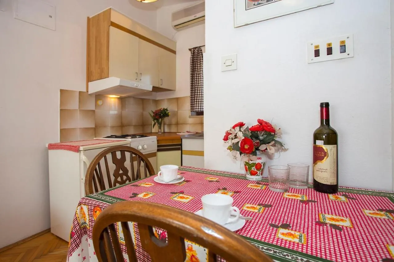 Apartments Jaksa 181 Pula Guest house