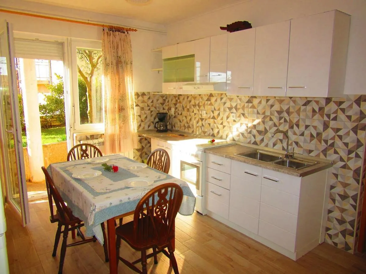 Guest house Apartments Jaksa 181 Pula