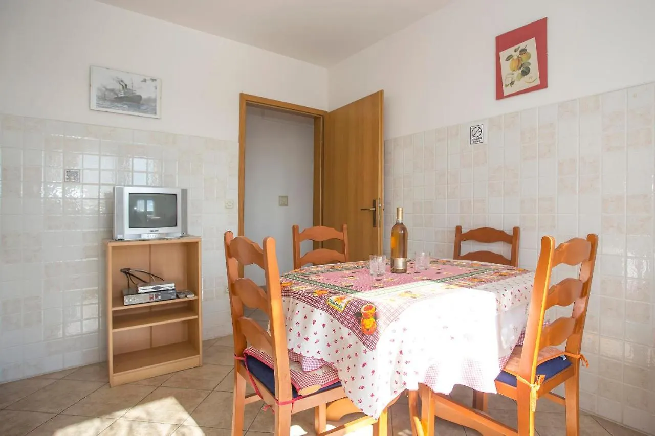 Guest house Apartments Jaksa 181 Pula