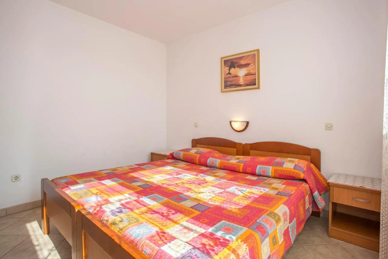Apartments Jaksa 181 Pula