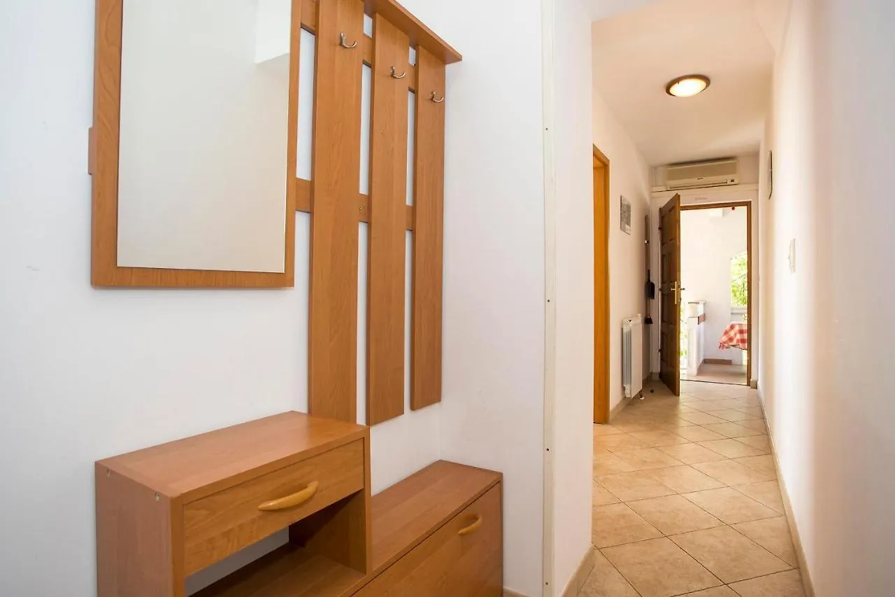 Apartments Jaksa 181 Pula 3*,