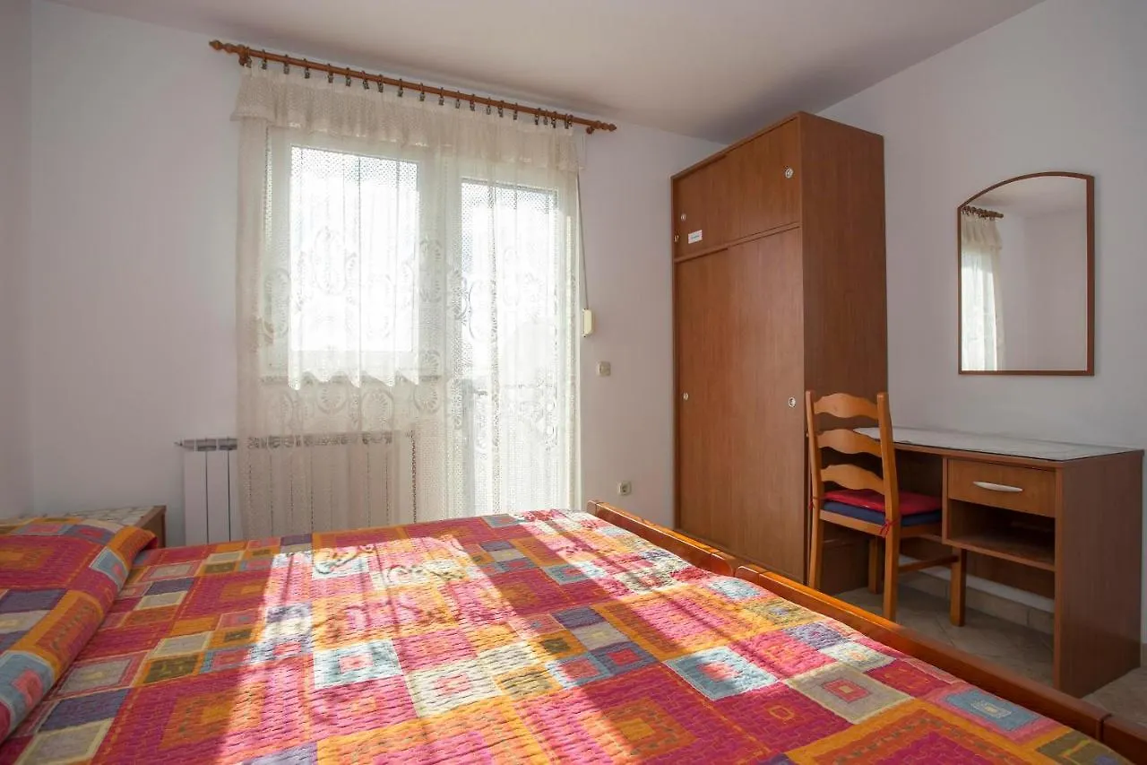 Guest house Apartments Jaksa 181 Pula