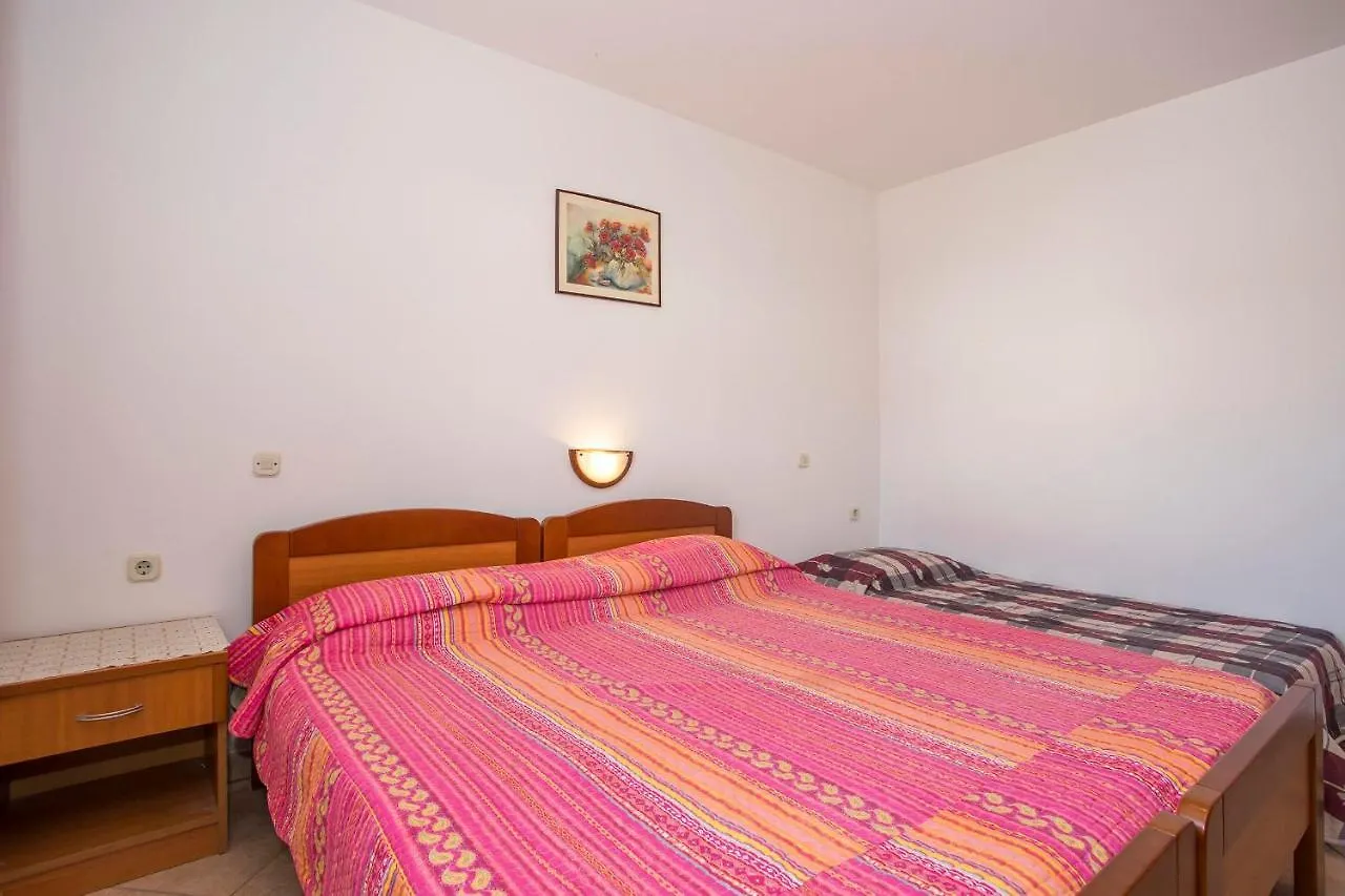 Apartments Jaksa 181 Pula