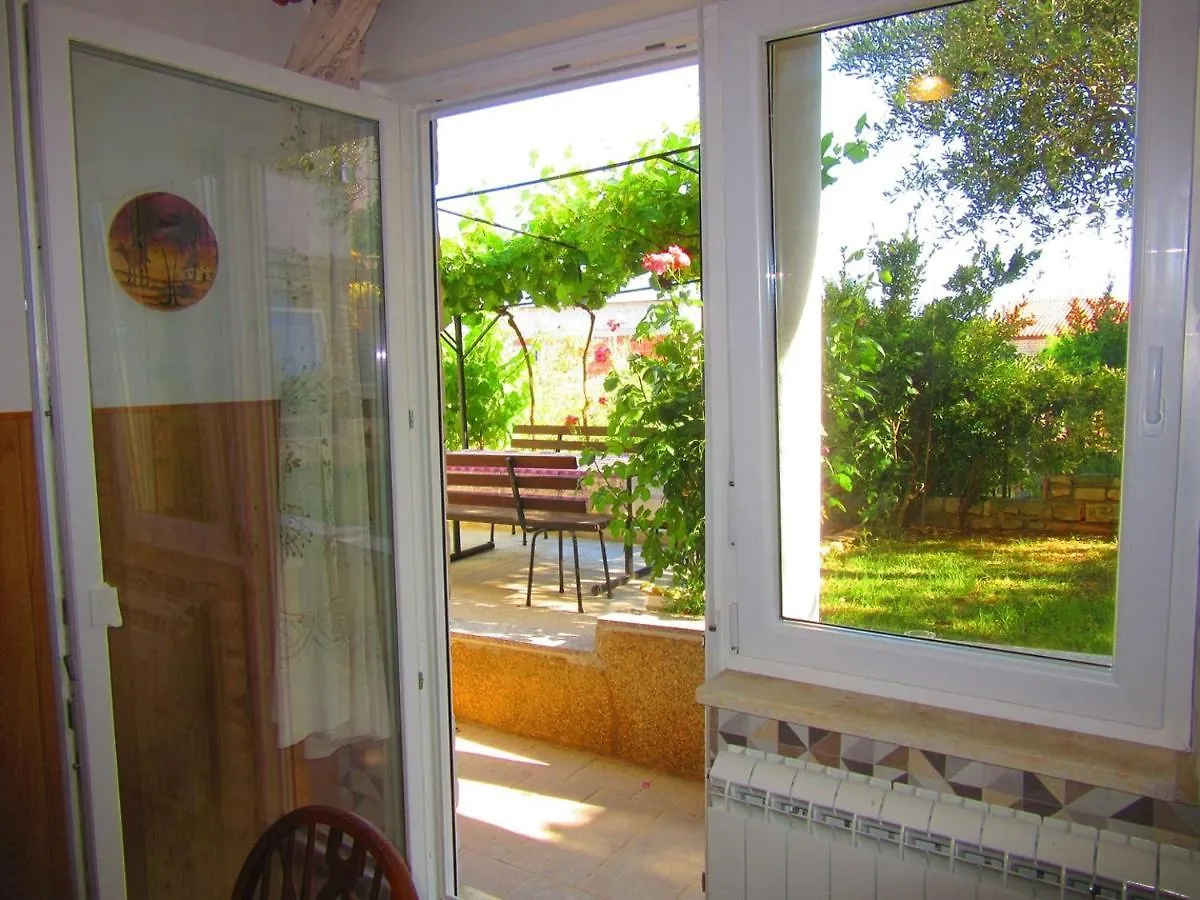 Guest house Apartments Jaksa 181 Pula