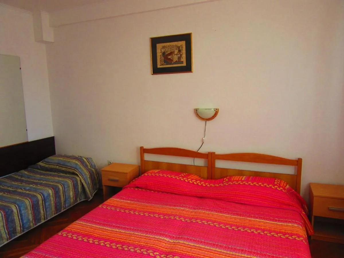 Guest house Apartments Jaksa 181 Pula