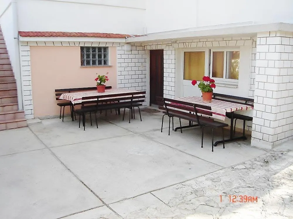 Apartments Jaksa 181 Pula Guest house