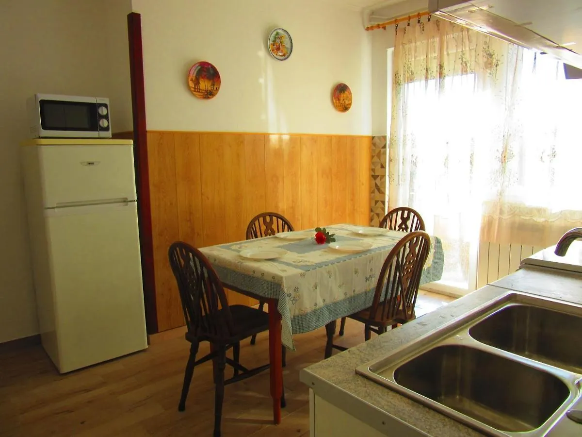 Apartments Jaksa Pola 3*,  Croazia