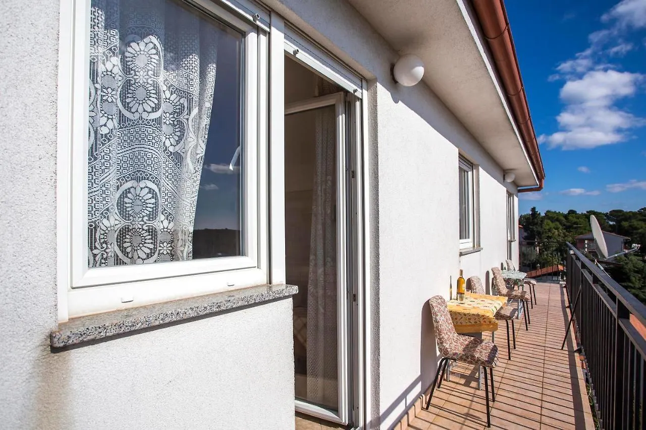 Apartments Jaksa Pola