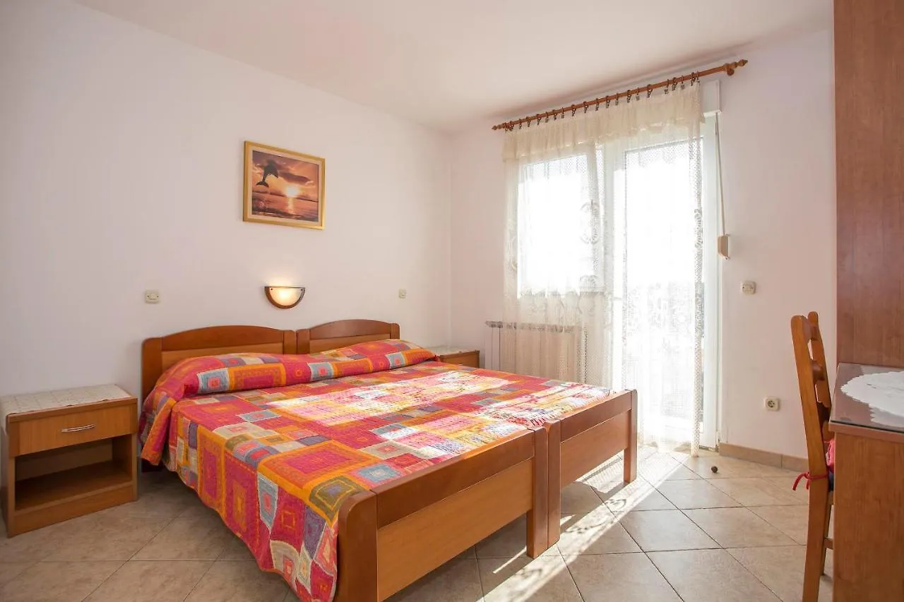 Apartments Jaksa Pola