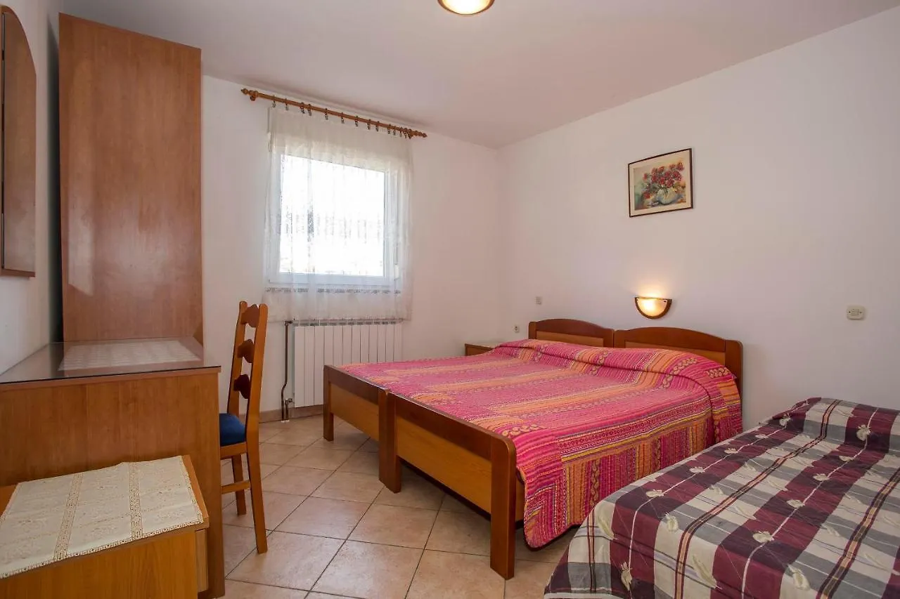 Apartments Jaksa Pola