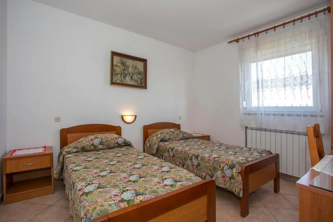 Apartments Jaksa Pola